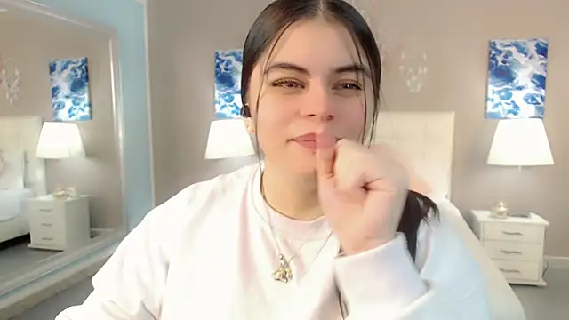 Snapshot of maddissonivanova chatting on 12.16.25 maddissonivanova online show from 12.16.25