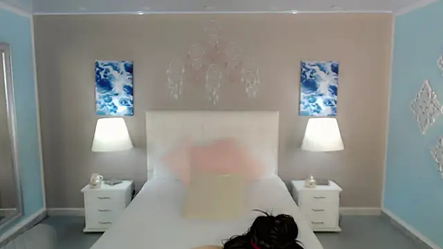 Snapshot of maddissonivanova chatting on 12.20.25 maddissonivanova online show from 12.20.25