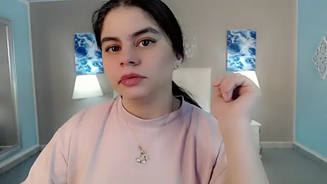 Snapshot of maddissonivanova chatting on 12.22.25 maddissonivanova online show from 12.22.25