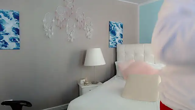 Snapshot of maddissonivanova chatting on 01.08.26 maddissonivanova online show from 01.08.26