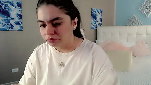 Snapshot of maddissonivanova chatting on 01.10.26 maddissonivanova online show from 01.10.26