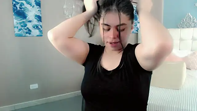 Snapshot of maddissonivanova chatting on 01.12.26 maddissonivanova online show from 01.12.26