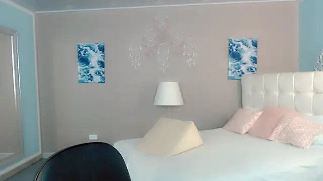 Snapshot of maddissonivanova chatting on 02.05.26 maddissonivanova online show from 02.05.26