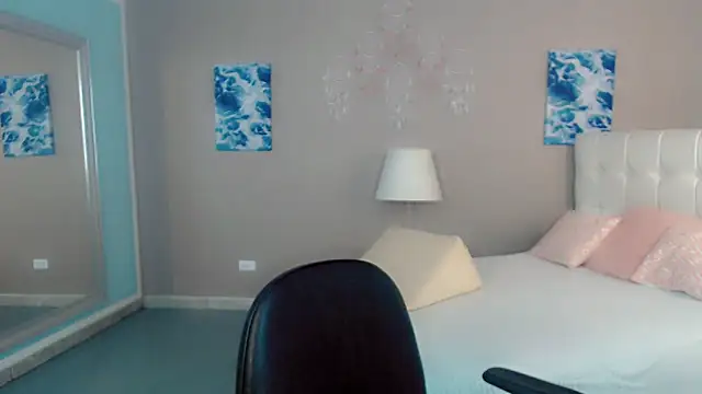 Snapshot of maddissonivanova chatting on 02.11.26 maddissonivanova online show from 02.11.26