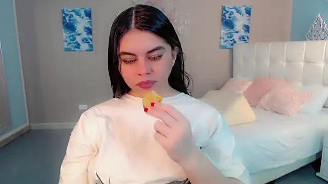 Snapshot of maddissonivanova chatting on 02.14.26 maddissonivanova online show from 02.14.26