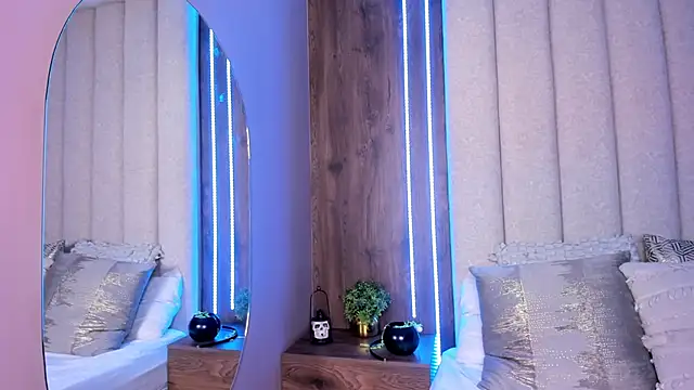 LucySalvatore  online show from 11.01.25