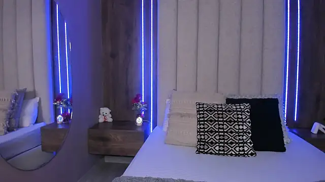 LucySalvatore  online show from 02.24.26