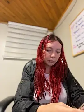 Snapshot of Karen18_boobs chatting on 10.28.25 Karen18 boobs online show from 10.28.25