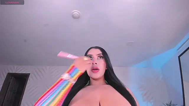 Snapshot of LeahLombardi_ chatting on 11.07.25 LeahLombardi online show from 11.07.25