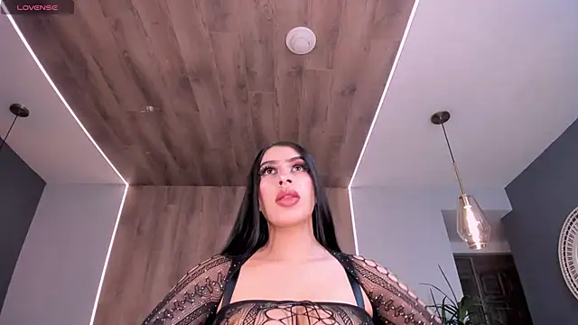 Snapshot of LeahLombardi_ chatting on 11.28.25 LeahLombardi online show from 11.28.25