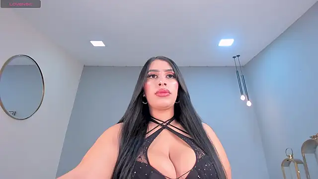 Snapshot of LeahLombardi_ chatting on 11.30.25 LeahLombardi online show from 11.30.25