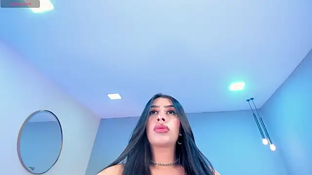 Snapshot of LeahLombardi_ chatting on 12.04.25 LeahLombardi online show from 12.04.25