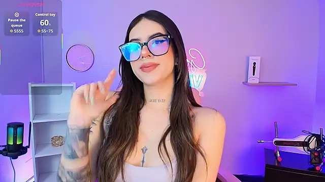 Alice Vixen online show from 10.14.25