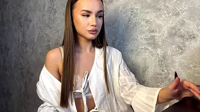 Snapshot of LushMira chatting on 11.01.25 LushMira online show from 11.01.25