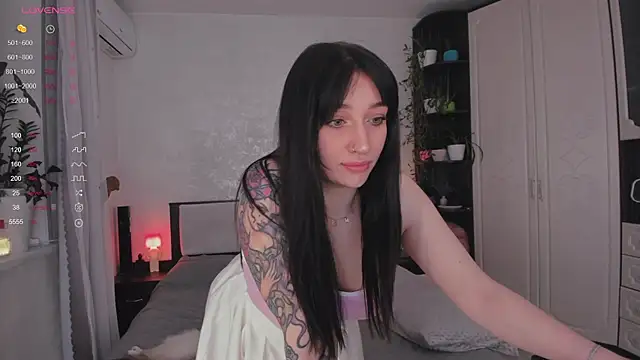 Snapshot of AriellaAllure chatting on 11.13.25 AriellaAllure online show from 11.13.25