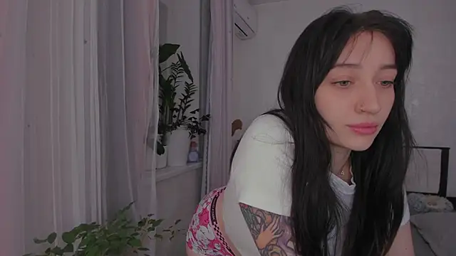 Snapshot of AriellaAllure chatting on 11.17.25 AriellaAllure online show from 11.17.25