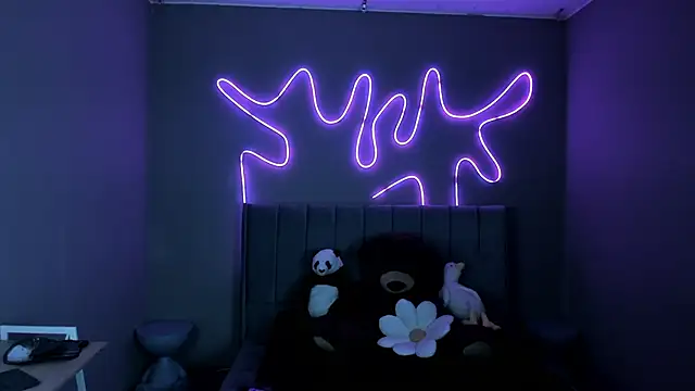 Snapshot of Sabrina_bloom chatting on 10.18.25 Sabrina bloom online show from 10.18.25