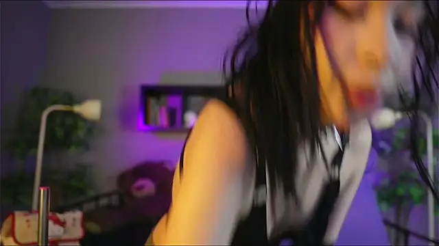 Snapshot of Sabrina_bloom chatting on 10.29.25 Sabrina bloom online show from 10.29.25