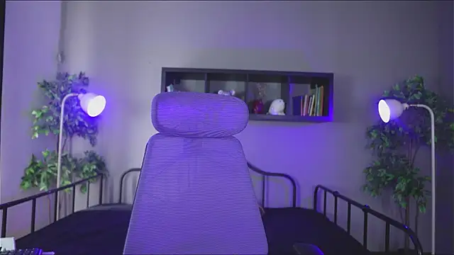 Snapshot of Sabrina_bloom chatting on 11.12.25 Sabrina bloom online show from 11.12.25