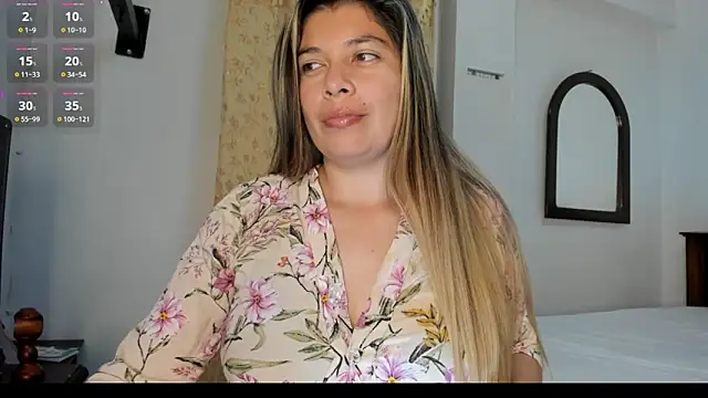 Snapshot of Noortaheri88 chatting on 12.20.25 Noortaheri88 online show from 12.20.25