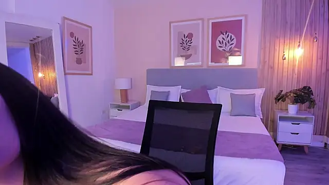 AuroraEvanss online show from 06.04.26