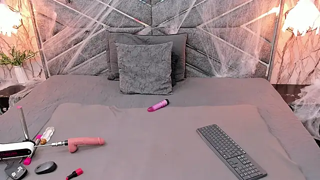 SASHA BROWNIE   online show from 10.16.25