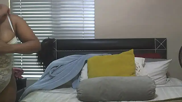 Snapshot of SweetBerryBliss chatting on 11.17.25 SweetBerryBliss online show from 11.17.25