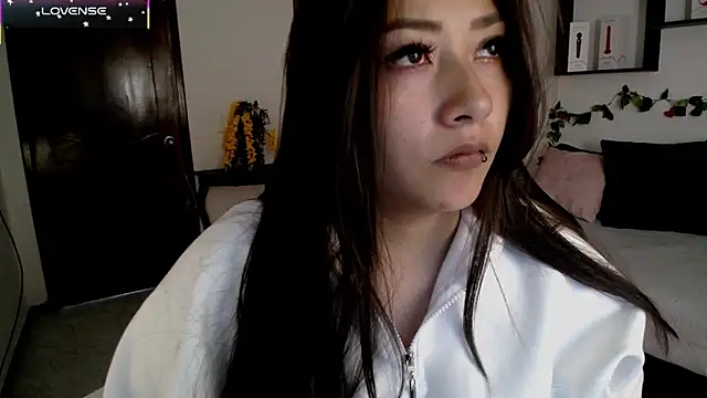 Snapshot of Mia_1120 chatting on 11.04.25 Mia 1120 online show from 11.04.25