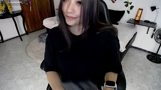 Snapshot of Mia_1120 chatting on 11.22.25 Mia 1120 online show from 11.22.25