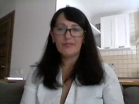 Snapshot of Elena48324 chatting on 09.24.25 Elena48324 online show from 09.24.25