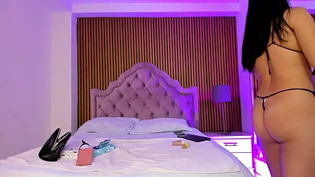 Starbutterflyy  online show from 11.17.25