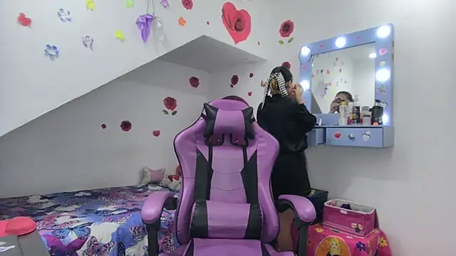 Snapshot of soffy_rosses chatting on 10.20.25 soffy rosses online show from 10.20.25