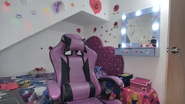 Snapshot of soffy_rosses chatting on 10.21.25 soffy rosses online show from 10.21.25