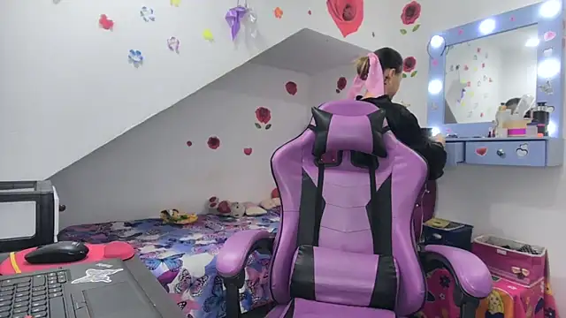 Snapshot of soffy_rosses chatting on 10.24.25 soffy rosses online show from 10.24.25