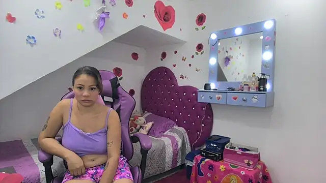 Snapshot of soffy_rosses chatting on 11.11.25 soffy rosses online show from 11.11.25