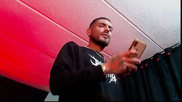 Snapshot of malek_xarx_ chatting on 10.29.25 malek xarx  online show from 10.29.25