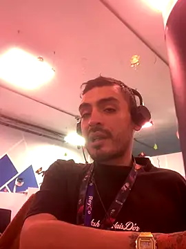 Snapshot of malek_xarx_ chatting on 11.28.25 malek xarx online show from 11.28.25