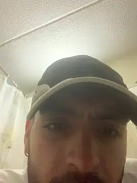 Snapshot of malek_xarx_ chatting on 12.14.25 malek xarx online show from 12.14.25