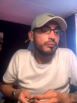 Snapshot of malek_xarx_ chatting on 12.14.25 malek xarx online show from 12.14.25