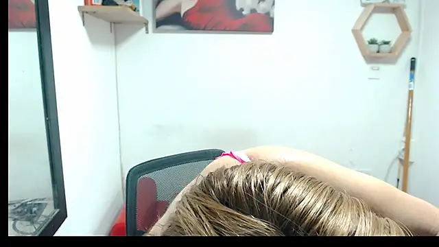 Snapshot of DIVAX_MONSERRAT chatting on 05.18.26 DIVAX MONSERRAT online show from 05.18.26