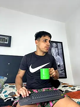 Snapshot of Luke_Stone chatting on 11.26.25 Luke Stone online show from 11.26.25