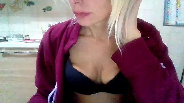 Snapshot of Kelly80 chatting on 11.14.25 Kelly80 online show from 11.14.25