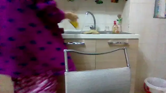 Snapshot of Kelly80 chatting on 11.18.25 Kelly80 online show from 11.18.25