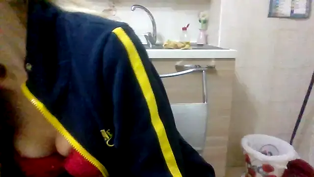 Snapshot of Kelly80 chatting on 11.24.25 Kelly80 online show from 11.24.25