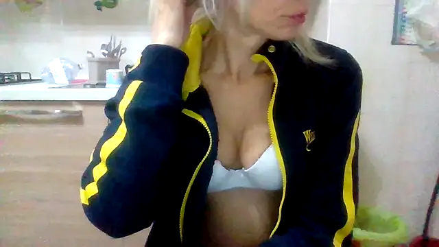 Snapshot of Kelly80 chatting on 11.28.25 Kelly80 online show from 11.28.25