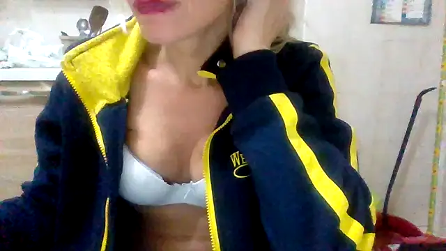 Snapshot of Kelly80 chatting on 11.28.25 Kelly80 online show from 11.28.25