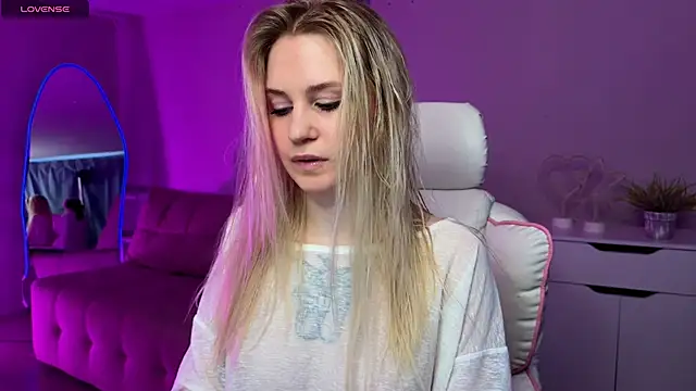 Sofia Kenwood online show from 04.04.26