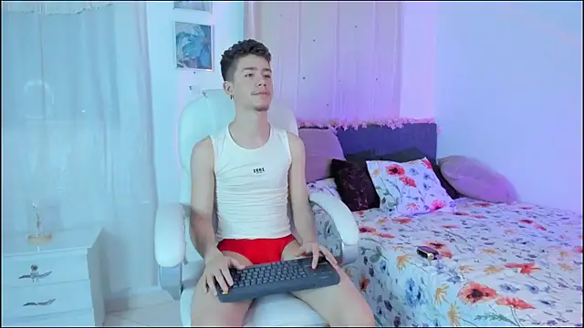 Snapshot of ThiagooJames chatting on 10.30.25 ThiagooJames online show from 10.30.25