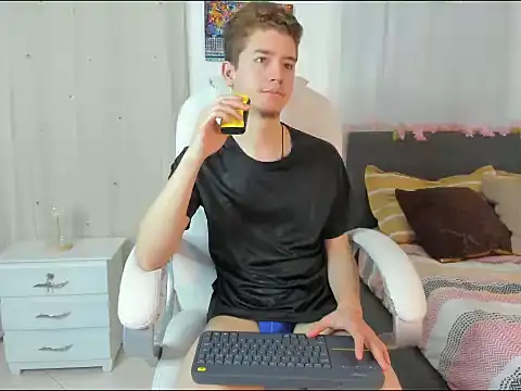 Snapshot of ThiagooJames chatting on 11.22.25 ThiagooJames online show from 11.22.25