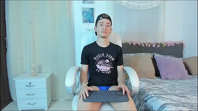 Snapshot of ThiagooJames chatting on 11.28.25 ThiagooJames online show from 11.28.25